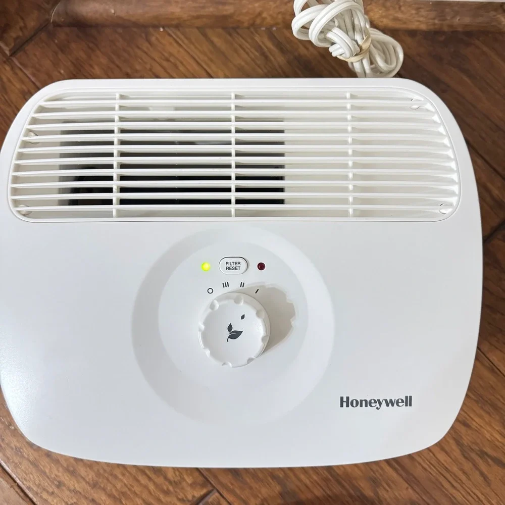 Honeywell HHT270WHD Compact‎ Personal Tabletop Humidifier White